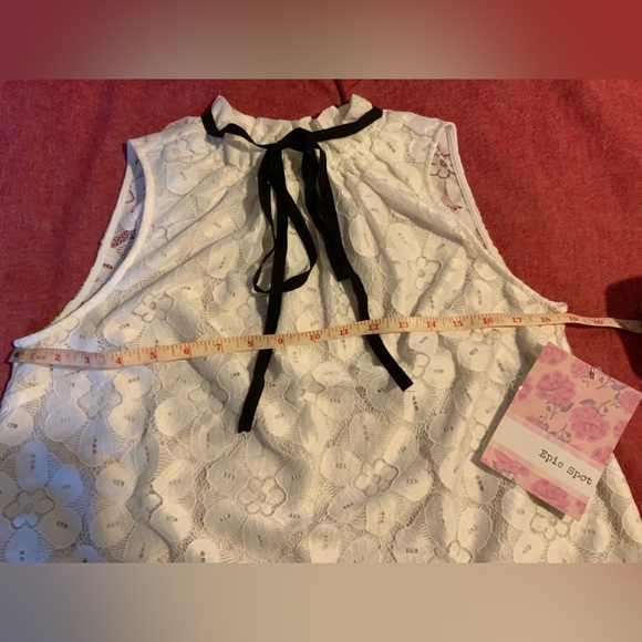 Lace sleeveless blouse - Picture 3 of 5